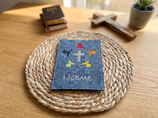 Die Welt ist bunt Gotteslobhülle - Vollstick Stickdatei